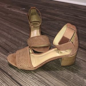 Naturalizer heeled sandal